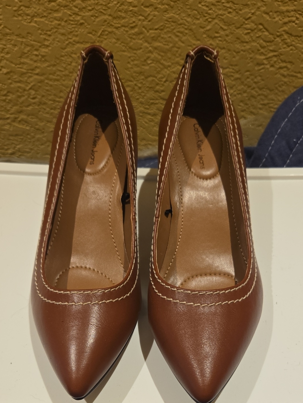 NWOT Calvin Klein Jeans Brown Pointed-Toe Leather Pumps Size 7